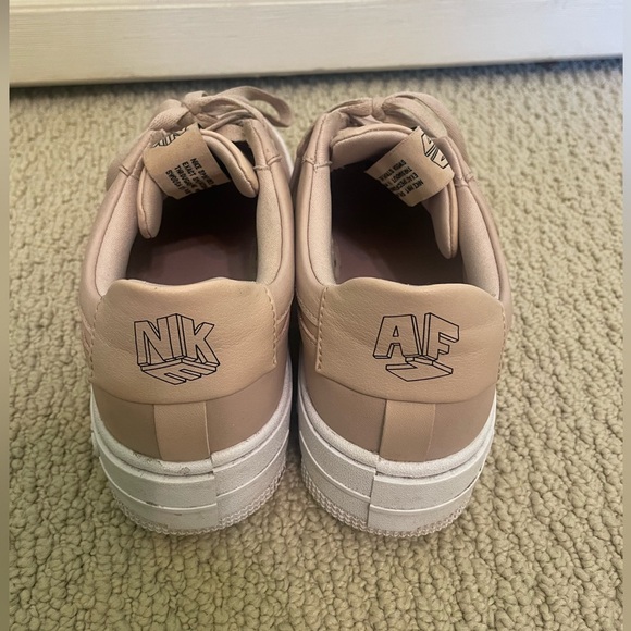 Nike Women’s Pink Air Force 1 - Picture 2 of 3